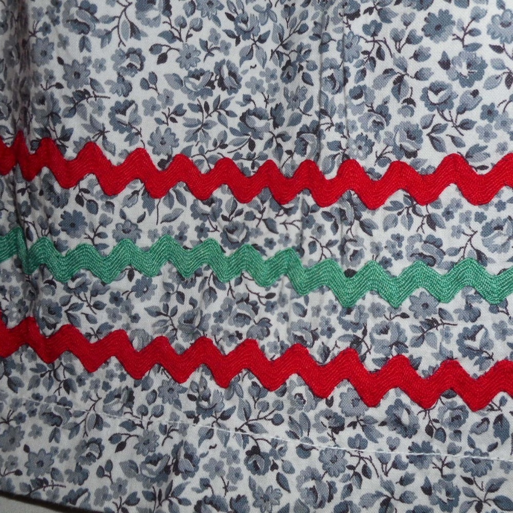 Vintage Blue / Grey Floral Half Apron - Picture 2 of 2